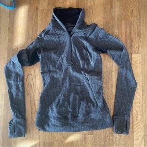 Lululemon Half zip, zip pocket, thumb holes and foldable to mitten size 4